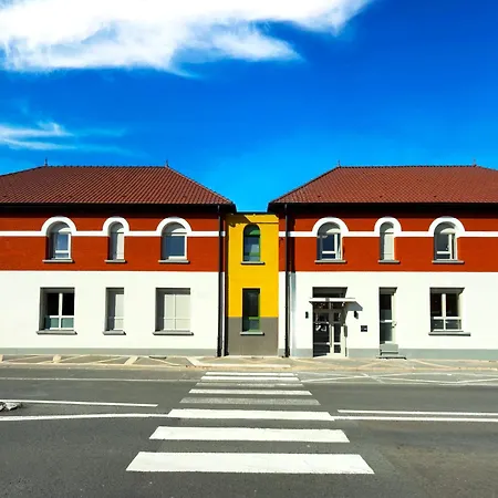 Auberge De Jeunesse Des Francas Du Pas-De-Calais - Arras Hostel Saint-Laurent-Blangy