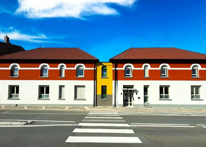 Auberge De Jeunesse Des Francas Du Pas-De-Calais - Arras Hostel Saint-Laurent-Blangy
